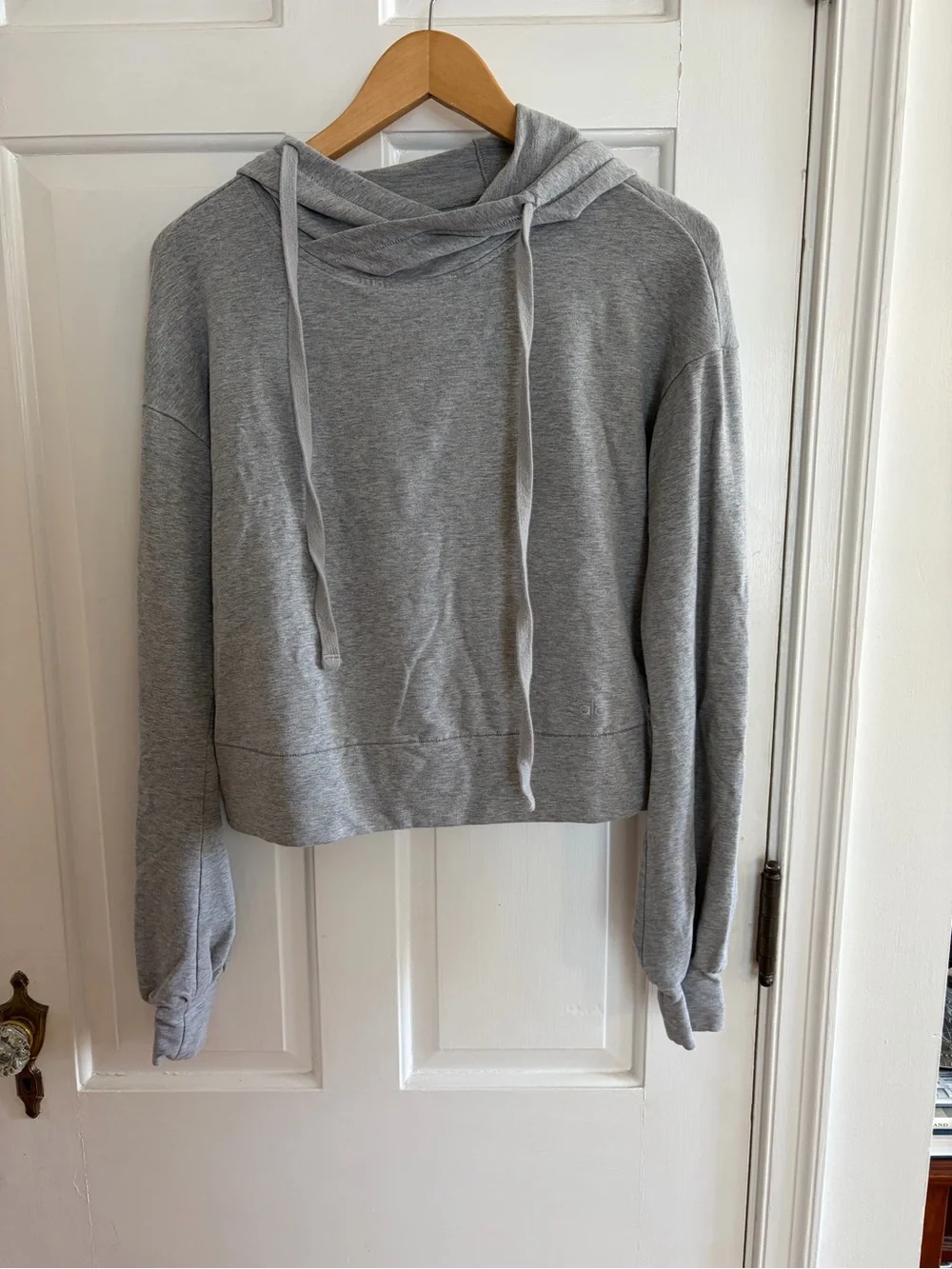 Alo Light Grey Heather Women's Cropped Hoodie Sweater